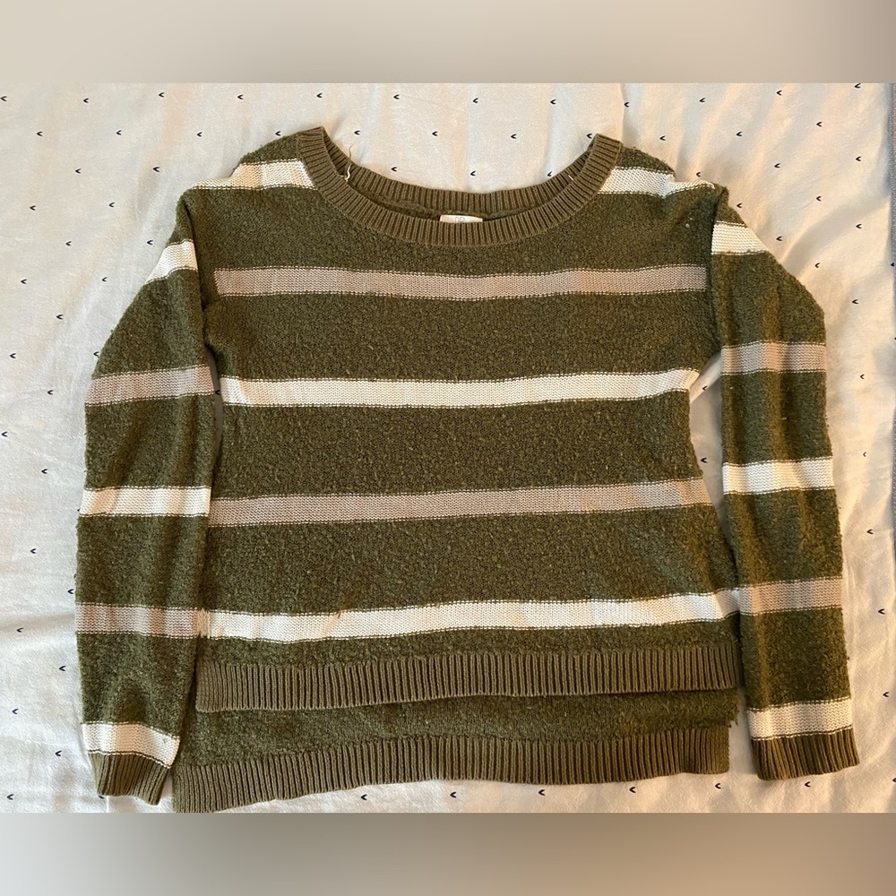 Green and white, sweater, slightly shorter in front, BP, XS